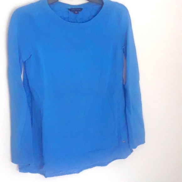 Tommy Hilfiger women's sweater with embroidered details in the back. Size XS. - Picture 1 of 6